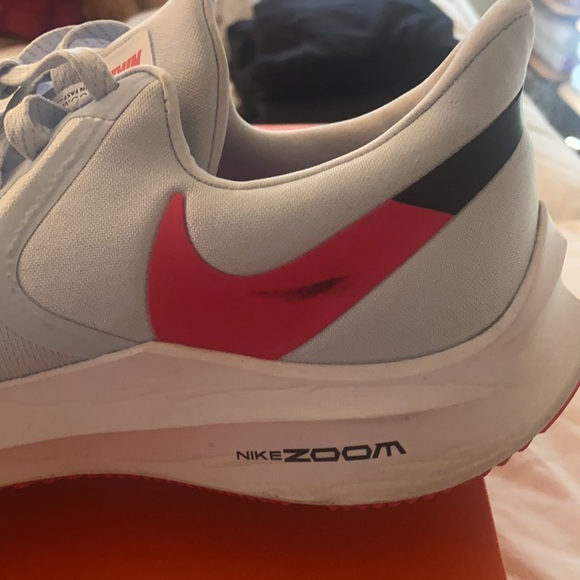 Zoom - Picture 4 of 6